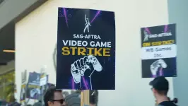 В подкасте Разработчик игр (выпуск 51) обсудили впечатляющую победу SAG-AFTRA с участием Сары Эльмалех.
